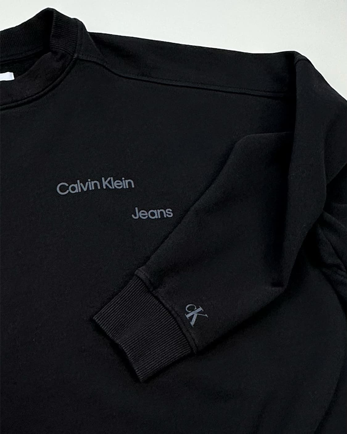 캘빈클라인 가오리핏 크롭 맨투맨 상품이미지3