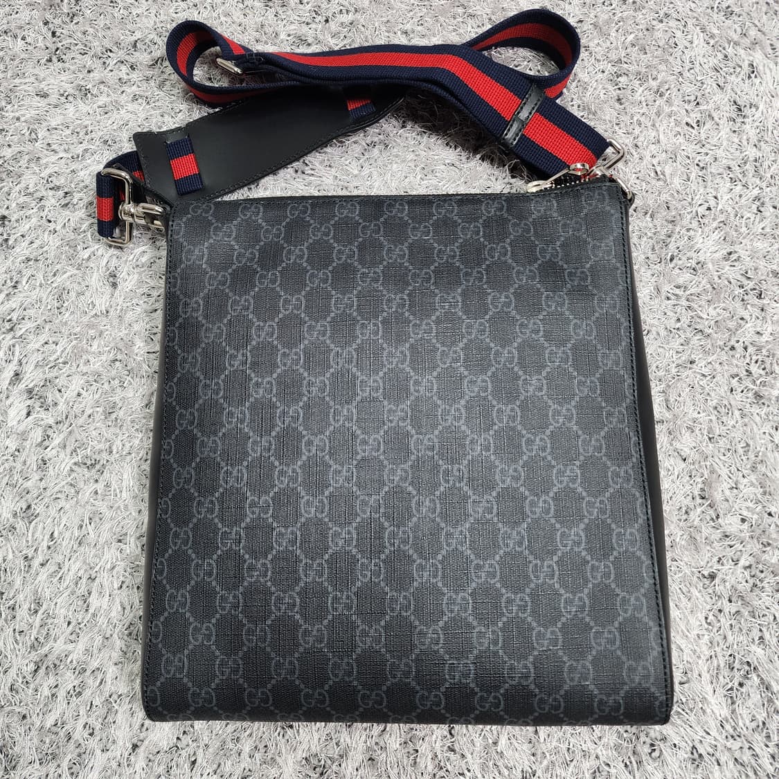 구찌 GG 수프림 웹 스트랩 블랙 메신저 크로스백 상품이미지2