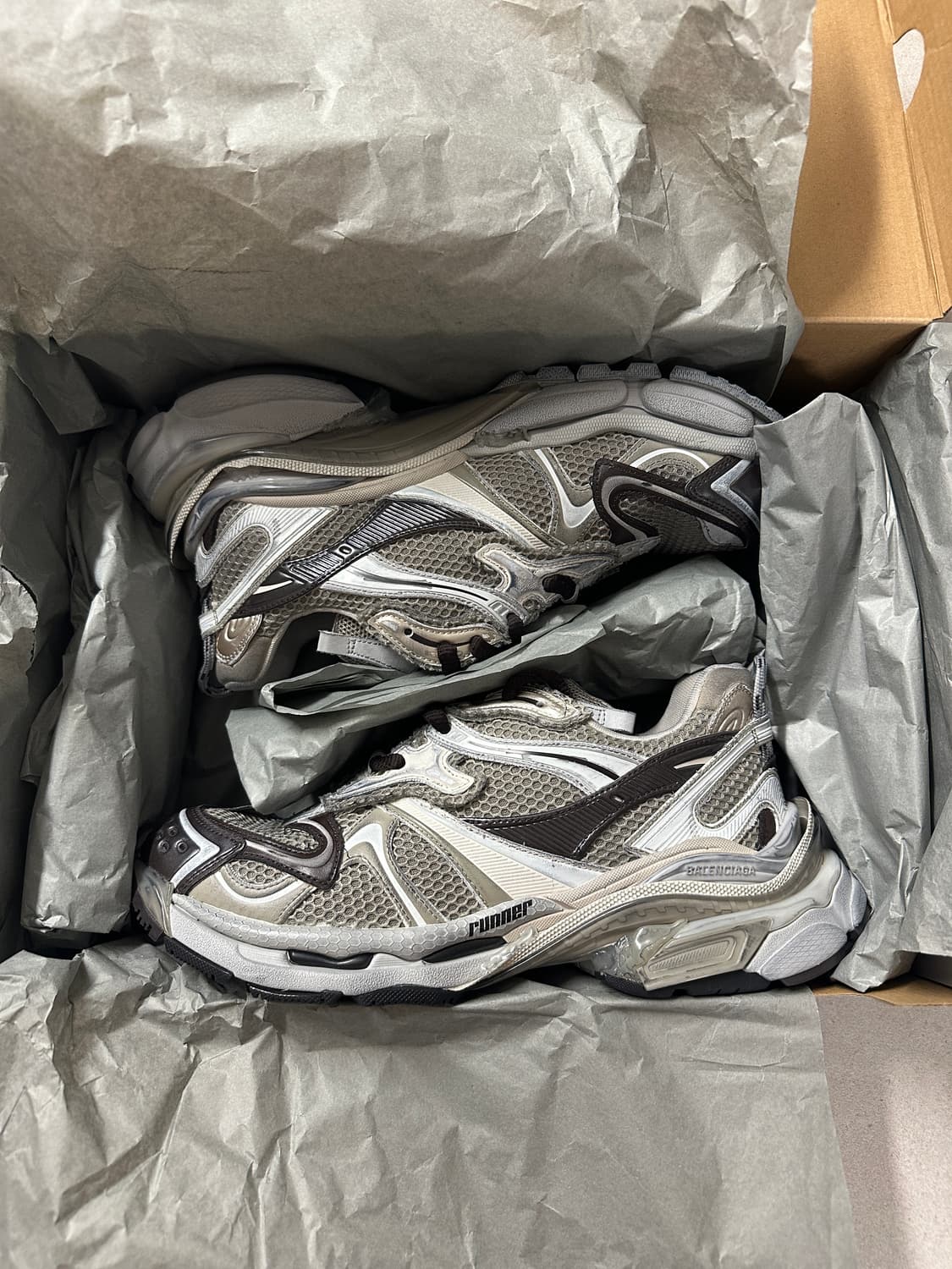 balenciaga runner 2.0 beige/brown 상품이미지3