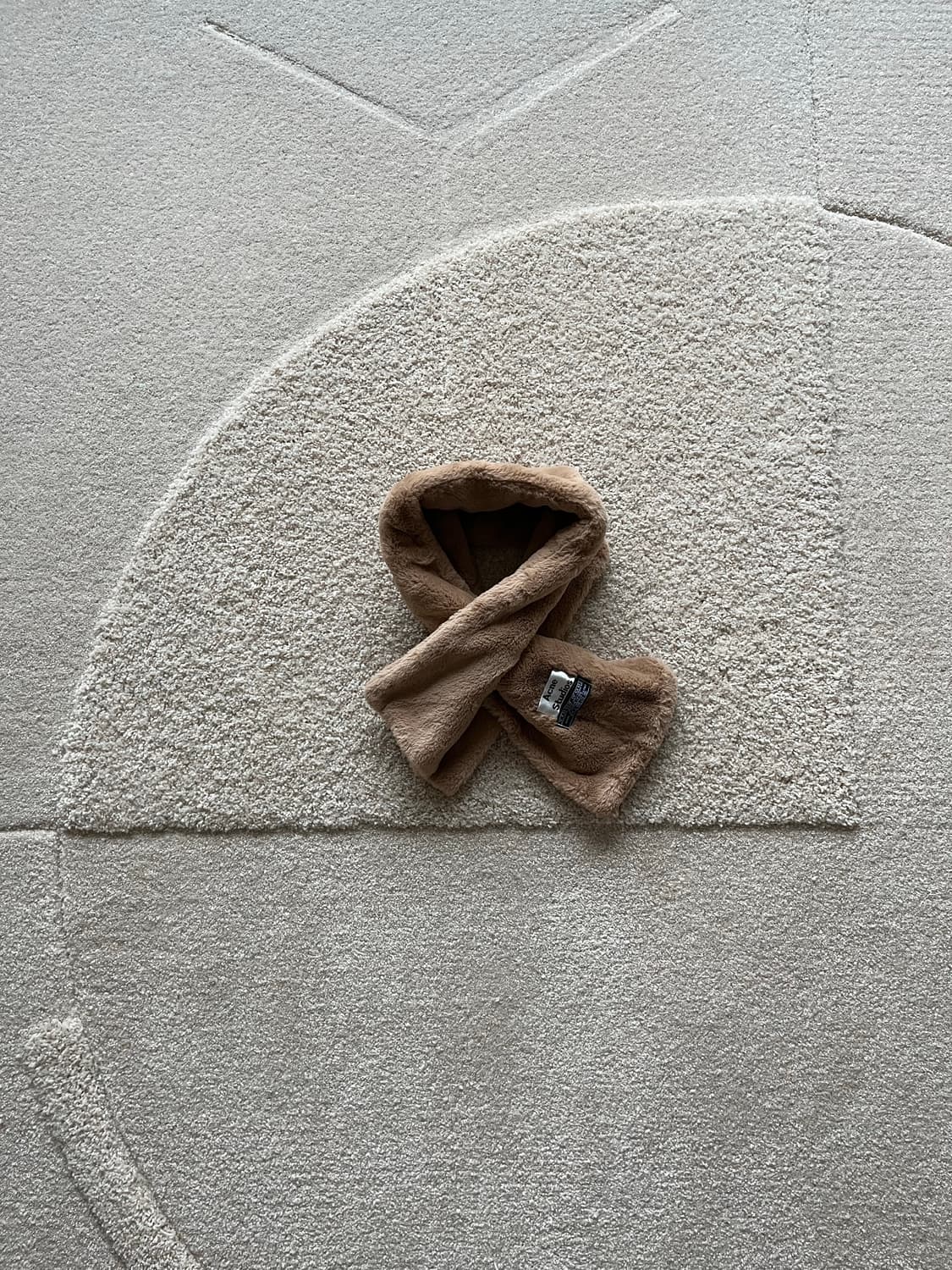 아크네스튜디오 버진 울 퍼 목도리 상품이미지8