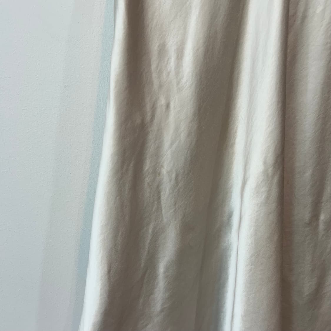 아이보리 새틴 롱 스커트 상품이미지6