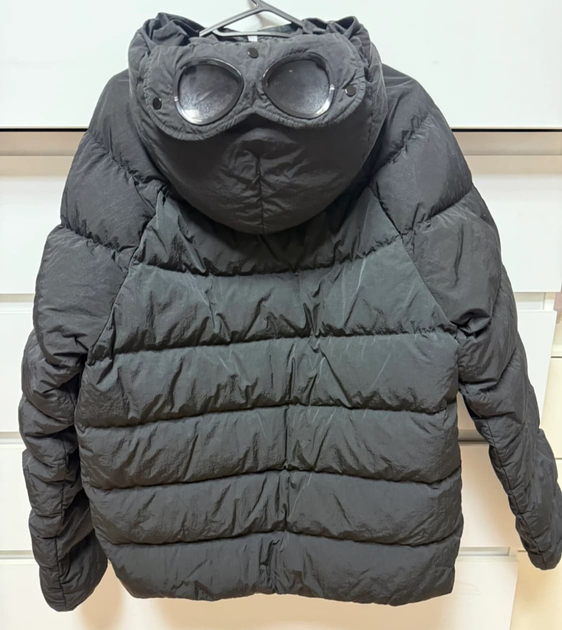 C.P. 컴퍼니 에코 크롬 R 후드 다운 고글 자켓 블랙 - 23FW 5 상품이미지3