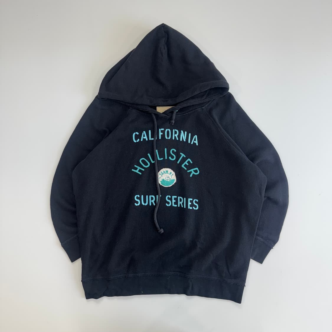 Hollister 폴리스터 스펠아웃 로고 네이비 후드티 상품이미지3