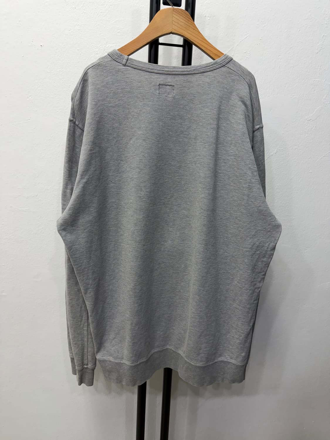 매장판정품) CP컴퍼니 21ss 남성 그레이 맨투맨 티셔츠 XXL 상품이미지4