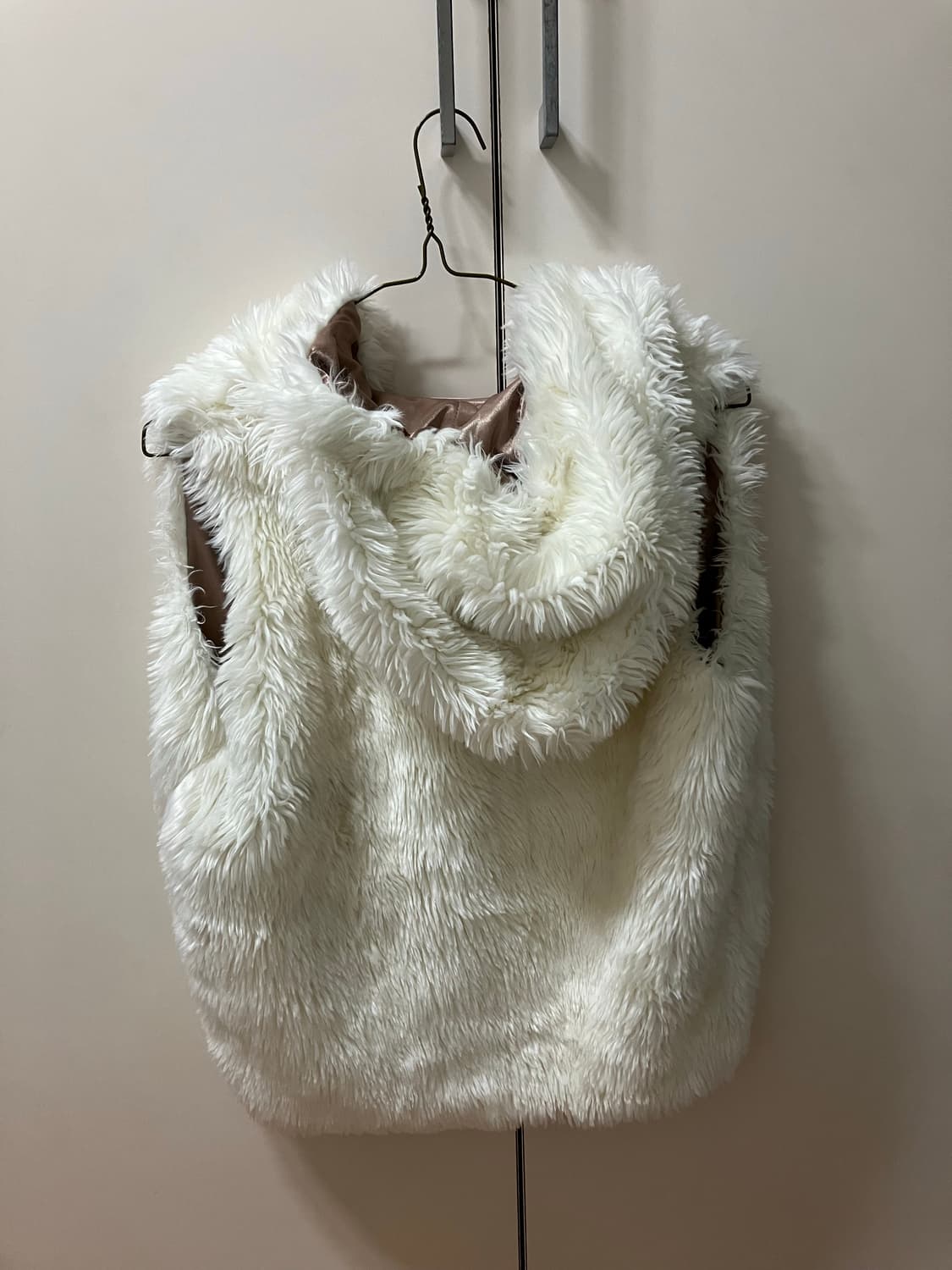 [코디세트]퍼조끼 세실맥비 리본 니트 퍼반바지 퍼숏츠 빈티지 데스라이즈 상품이미지1