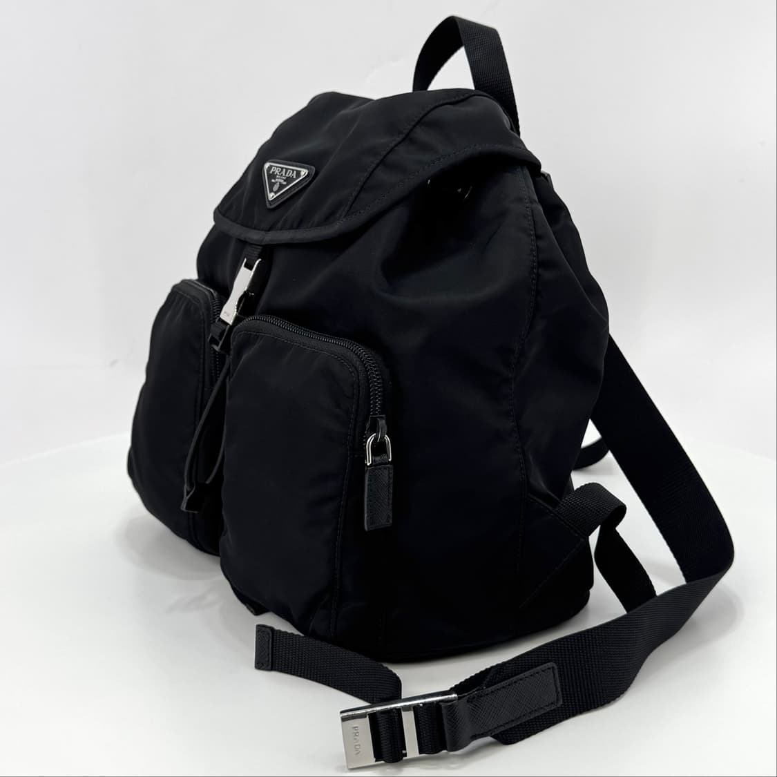 프라다 삼각로고 나일론 버클 백팩 블랙 (1BZ070) 상품이미지7