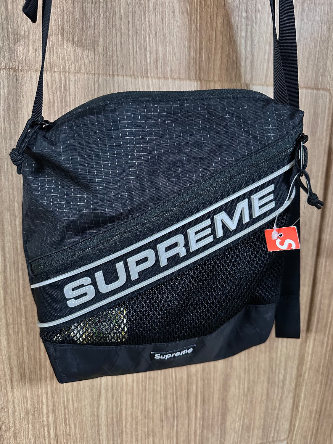 슈프림 숄더백 블랙 23FW 상품이미지1