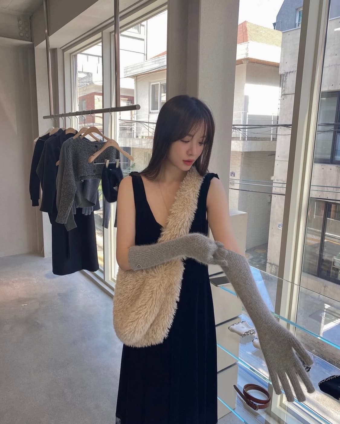 택O) 다이애그널 니트 롱 글러브 라이트 그레이 [다비치 강민경 착용] 상품이미지3