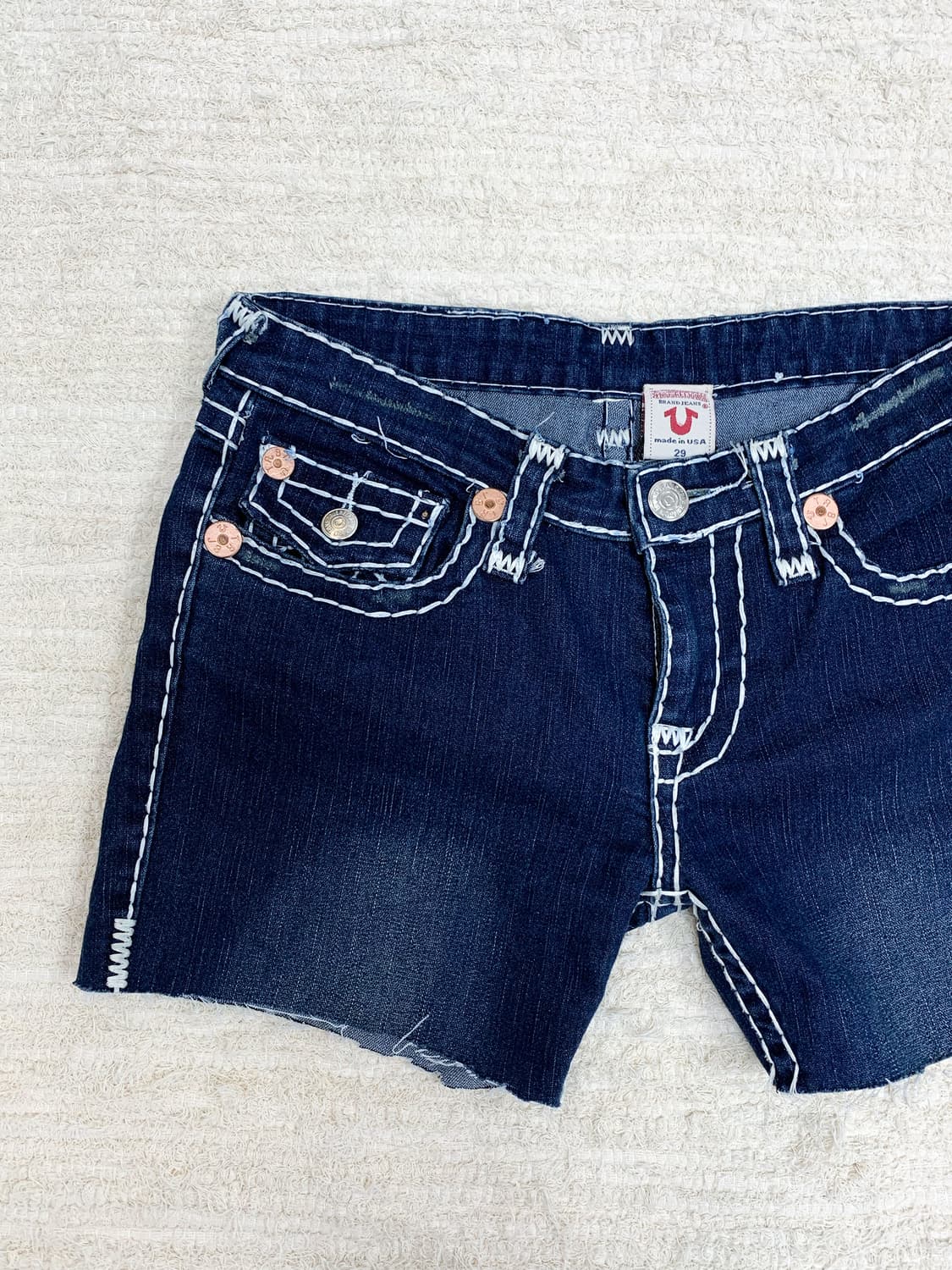 TRUE RELIGION White Stitch Shorts 상품이미지2