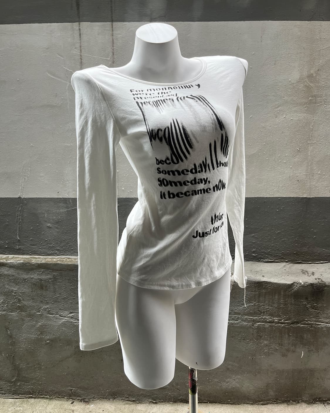 00‘s Lettering Dusty Graphic Long Sleeve 상품이미지1