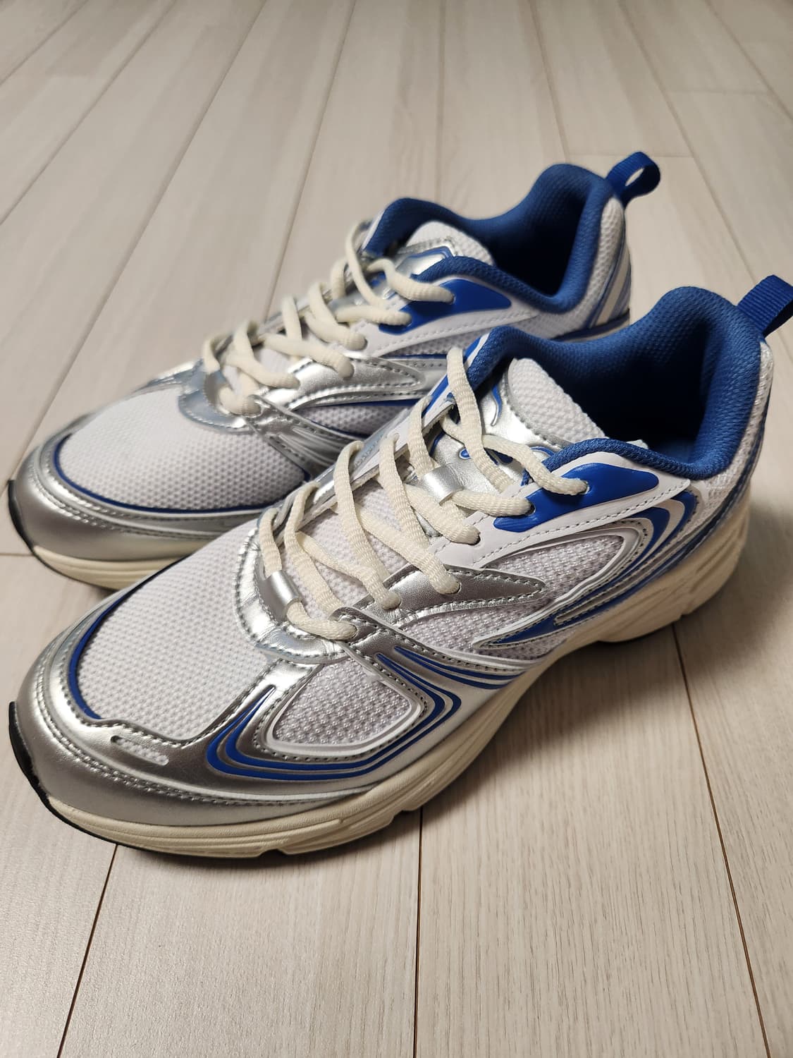 새상품급) 휠라 운동화 인터런 러닝화 사이즈245

러닝화/남녀공용/로우 상품이미지2