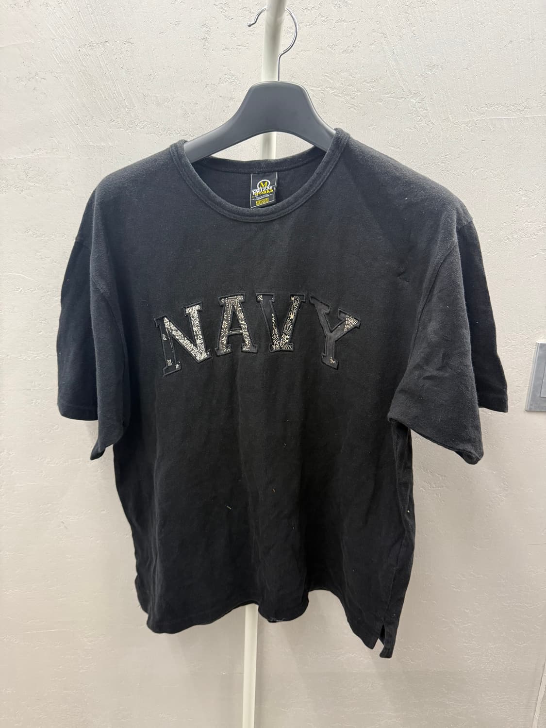 프리즘웍스 패치워크 로고 반팔 블랙 상품이미지2