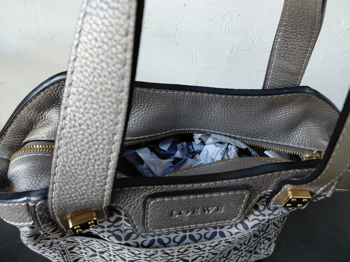 로에베터드백 상품이미지4