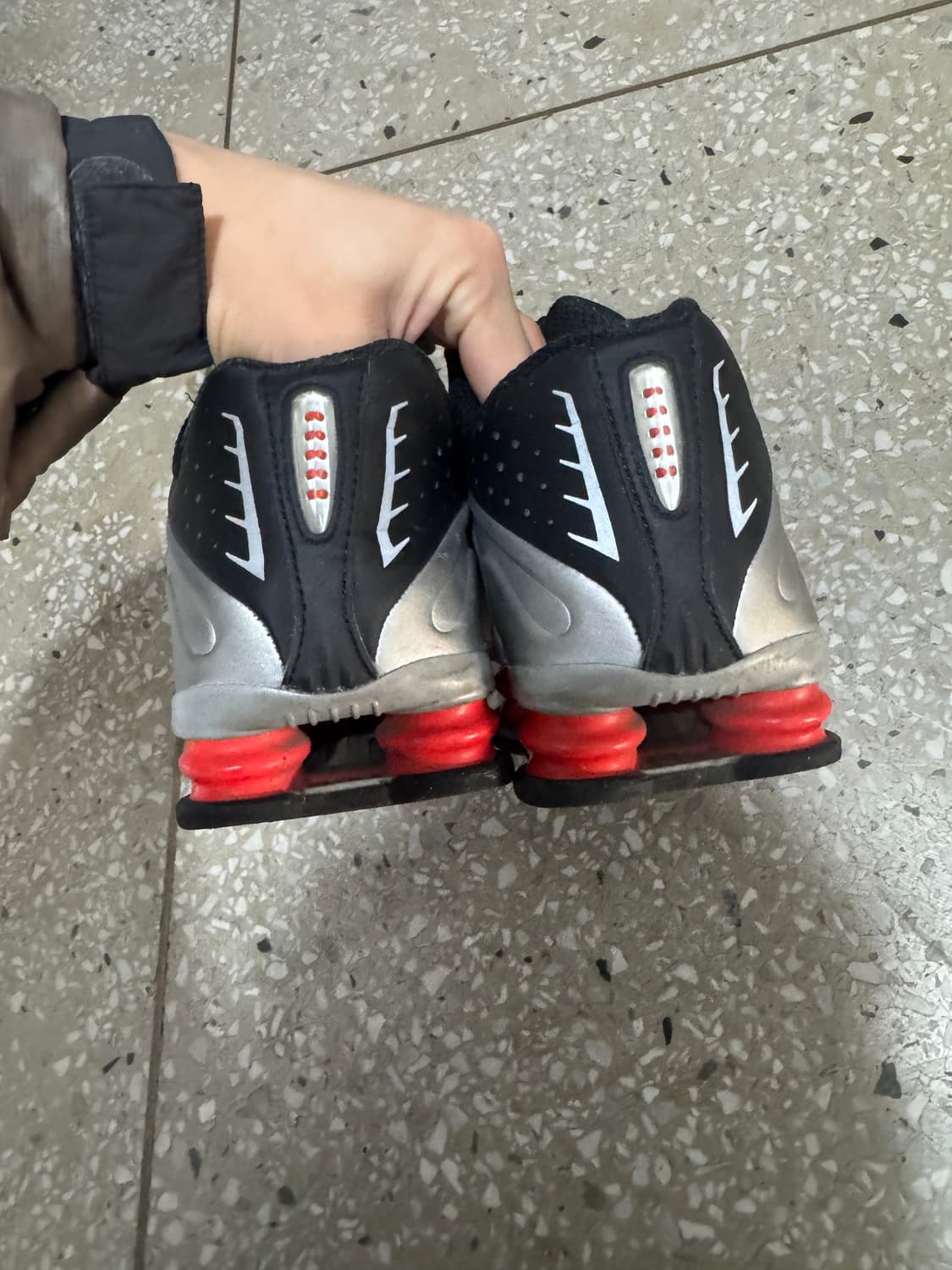 나이키 샥스 R4 270 판매합니다 상품이미지3