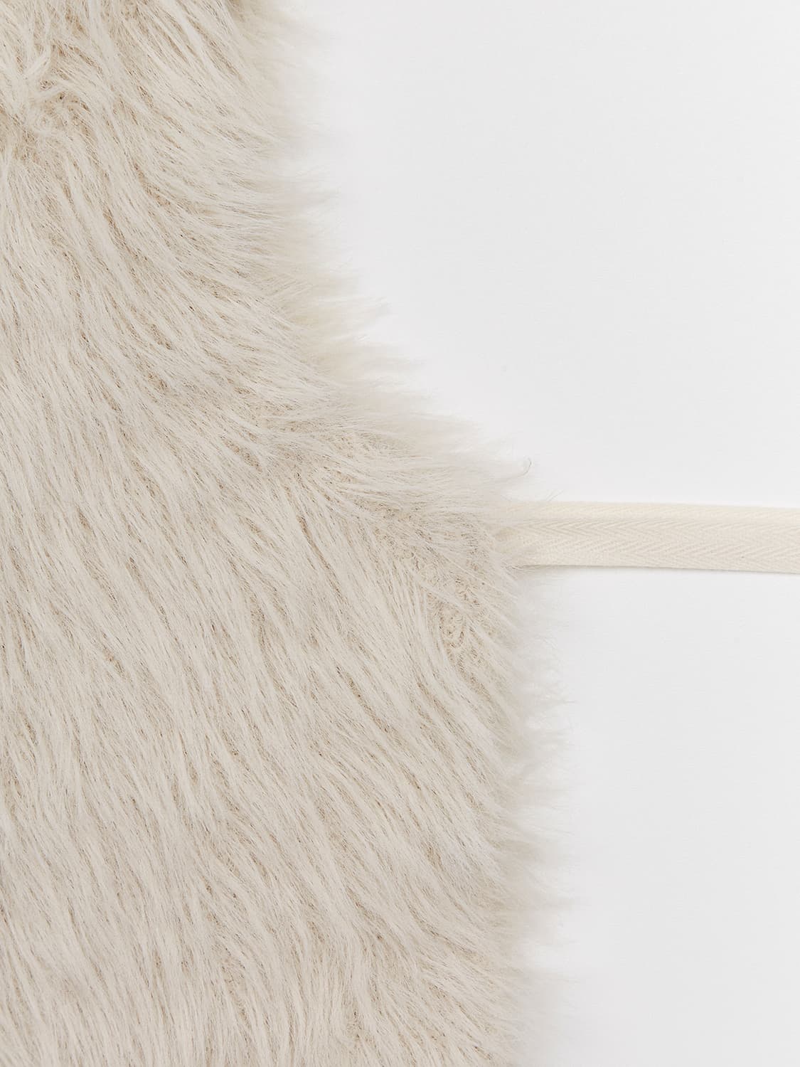 낫띵에브리띵 OPEN SIDE VEGAN FUR VEST IN IVOR 상품이미지3