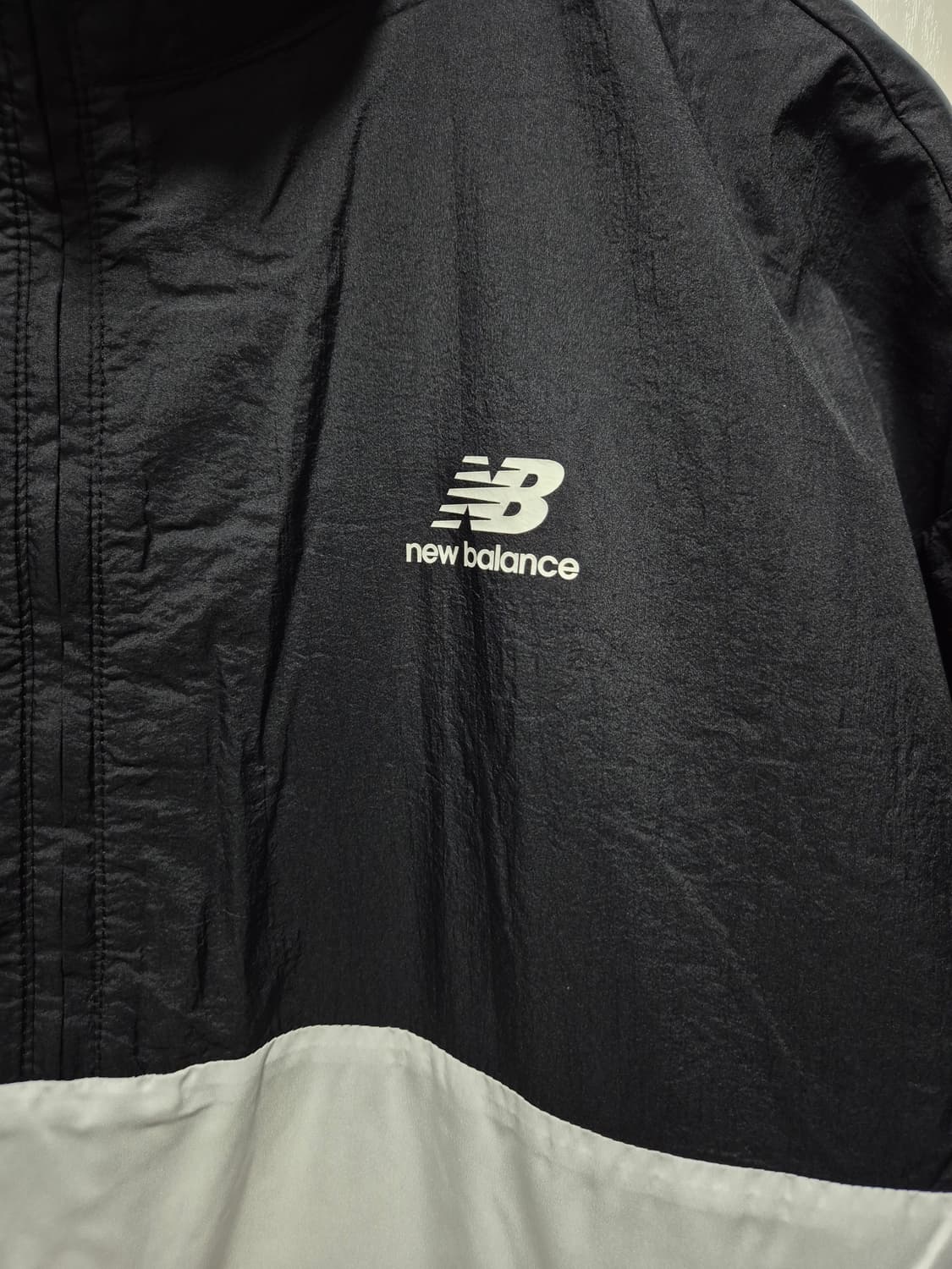 뉴발란스 블랙/화이트 아노락 바람막이 상품이미지2