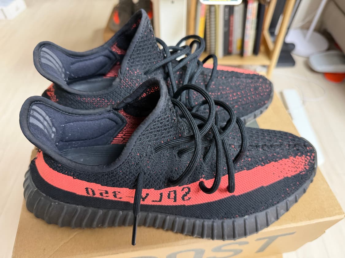 [275] 아디다스 이지부스트350v2 코어 레드 블랙 2022/2023 상품이미지5