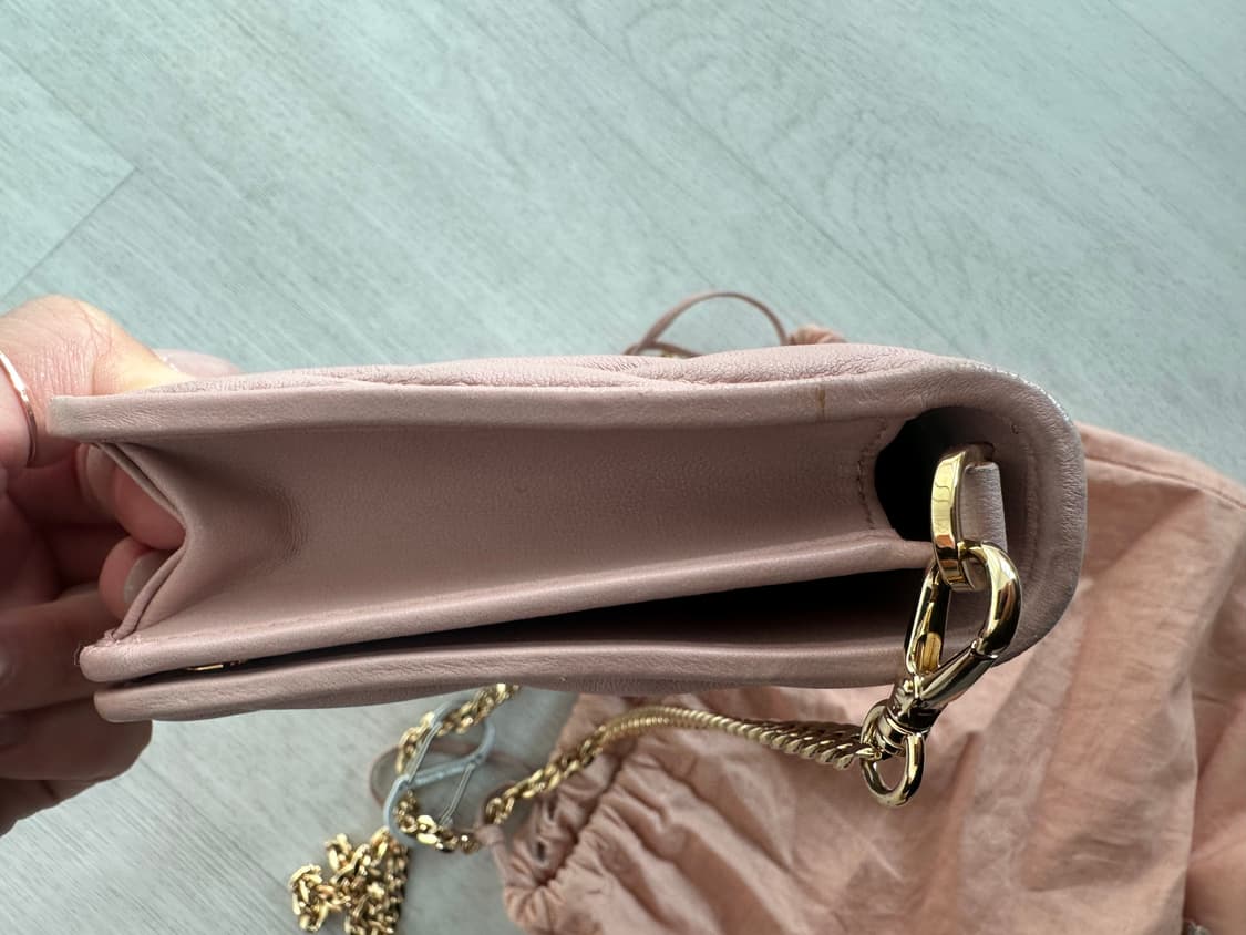 미우미우 마트라쎄 woc체인크로스백핑크 상품이미지8