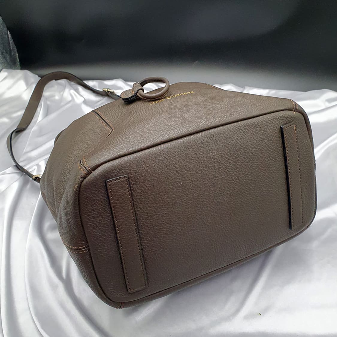 루이까또즈 가죽 복조리 숄더백 크로스백 중고 가방 은피아노 상품이미지7