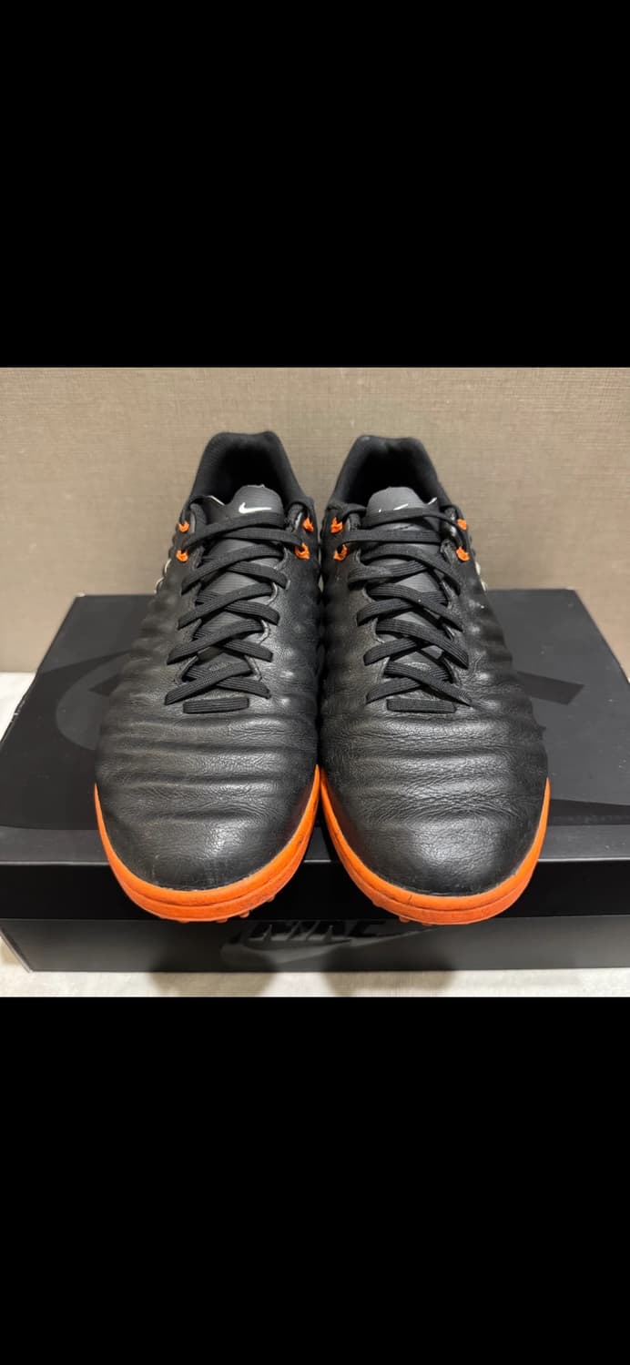 나이키 티엠포 레전드7 풋살화 상품이미지1