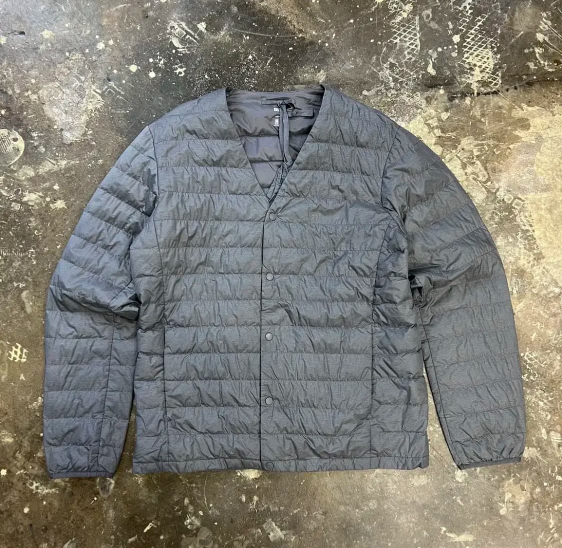 M) 유니클로 브이넥 울트라라이트다운 경량 패딩 점퍼 자켓 상품이미지1