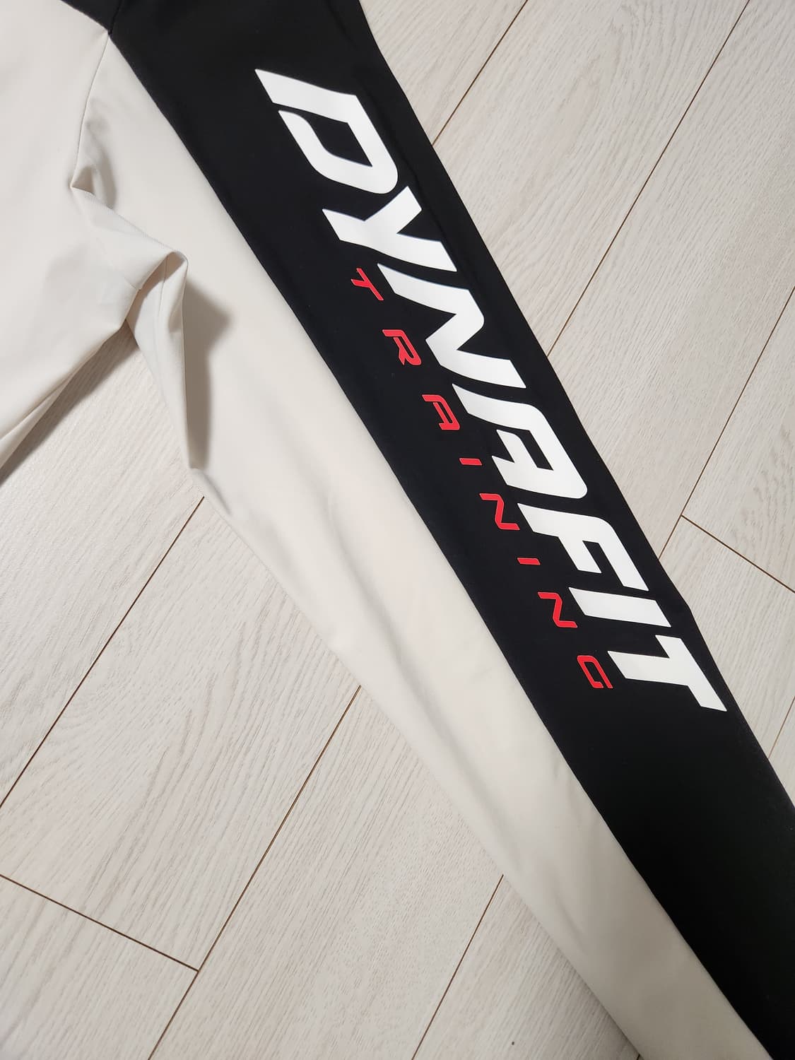 다이나핏 기능성 트레이닝 집업 저지 트랙탑 사이즈100L

여러 중고사이 상품이미지8