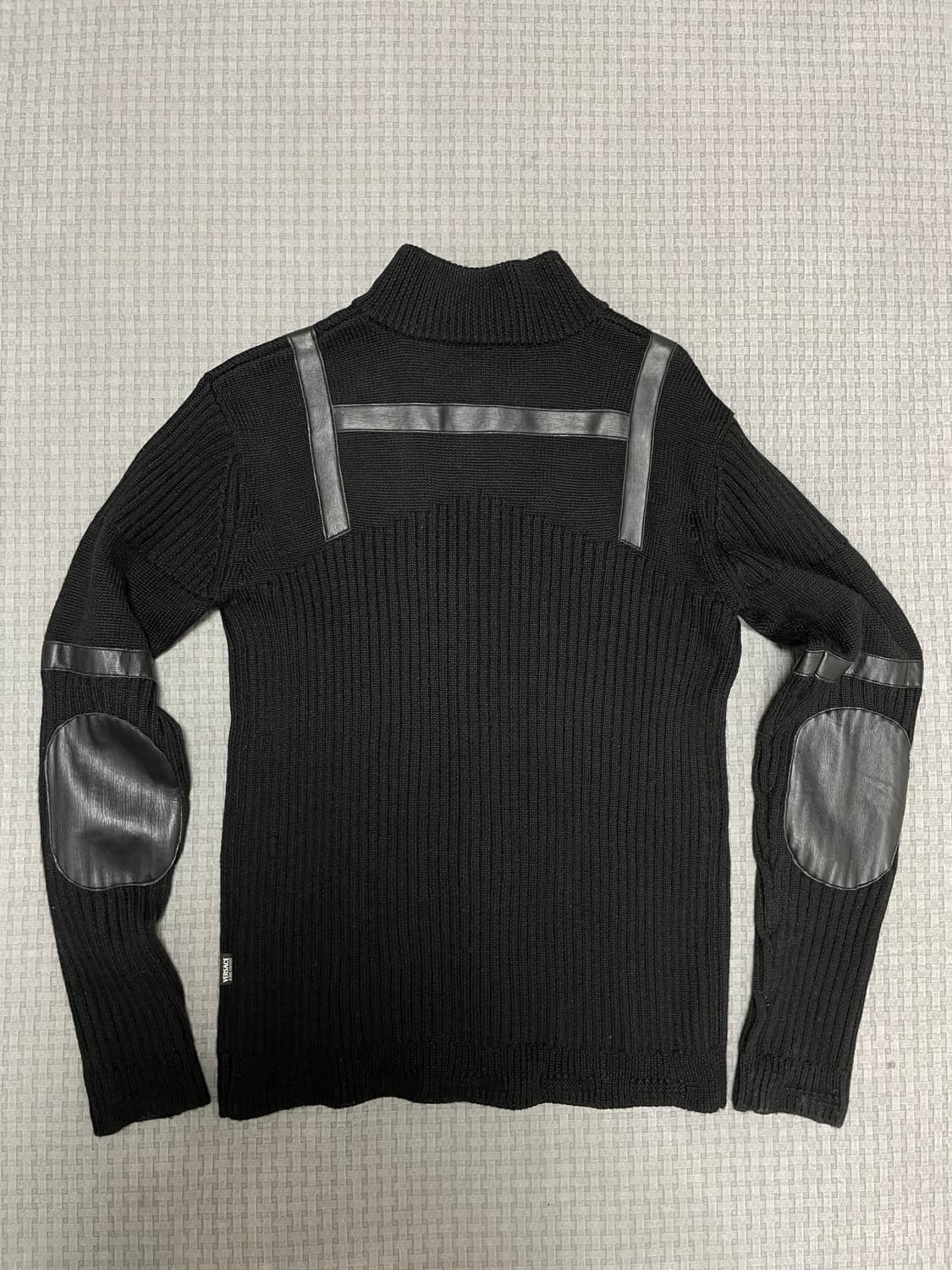 베르사체 다크 무드 니팅 웨어  상품이미지8