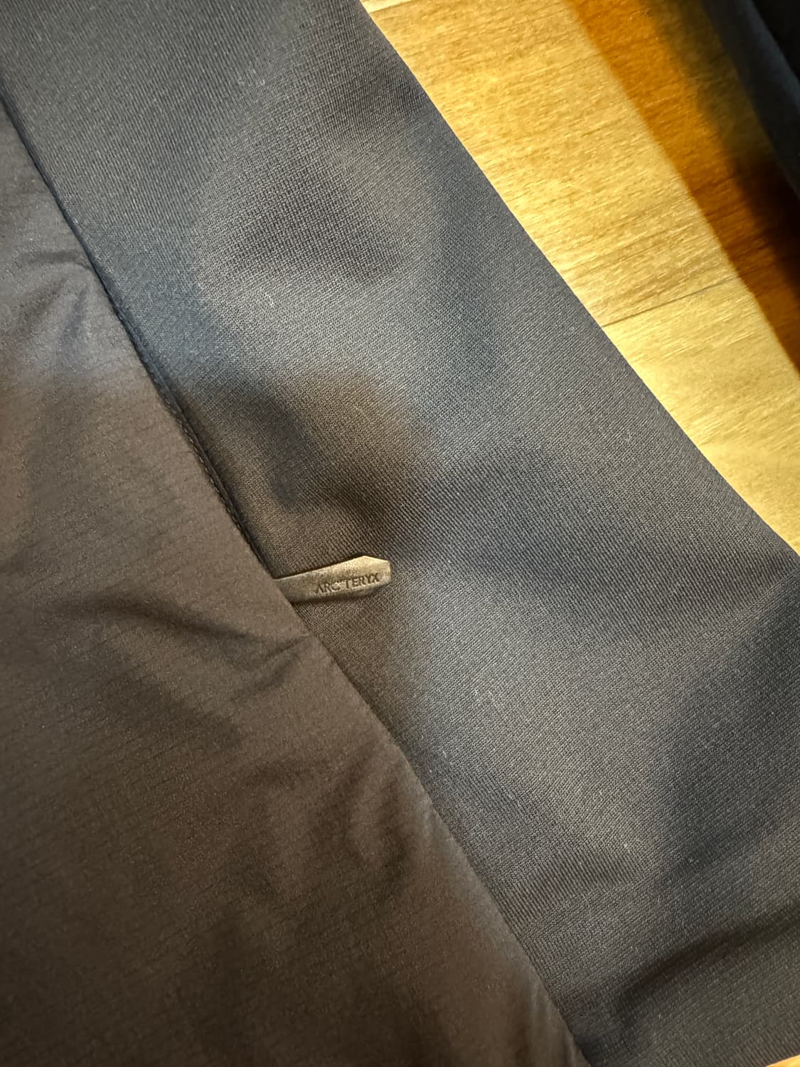 아크테릭스 루나 뉴 이어 아톰 LT 후디 블랙(토끼한정판) 상품이미지6