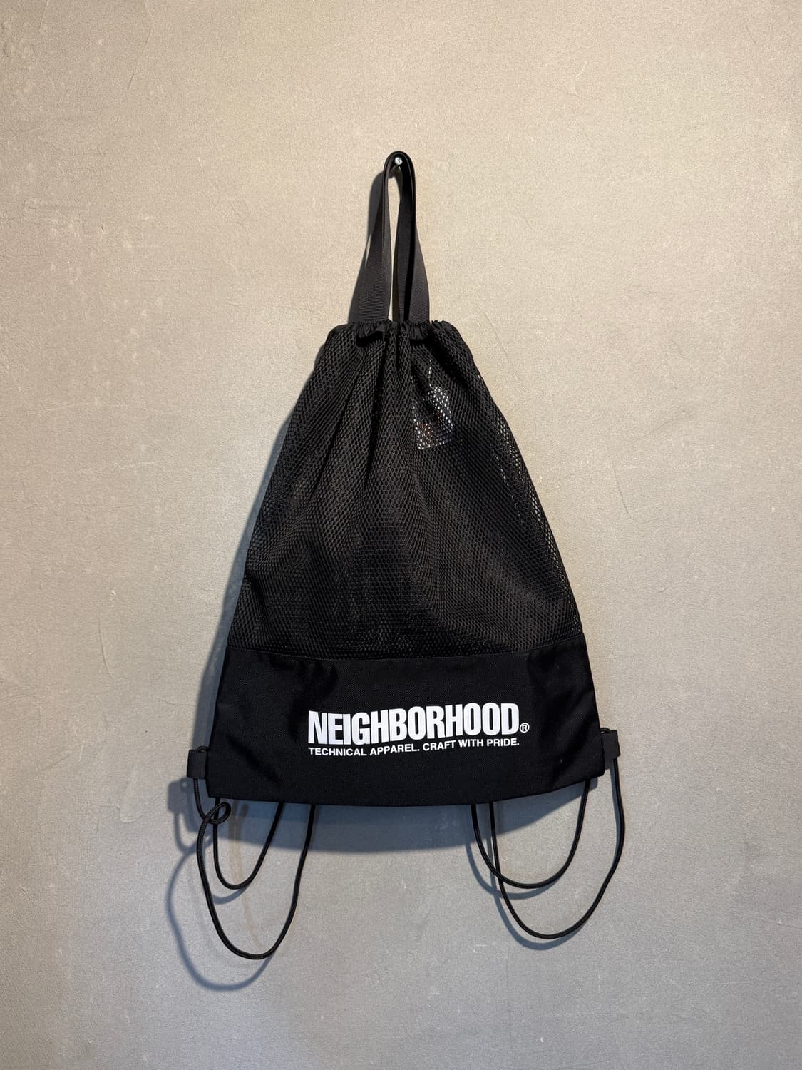 네이버후드 메쉬 드로우스트링 토트백 상품이미지1