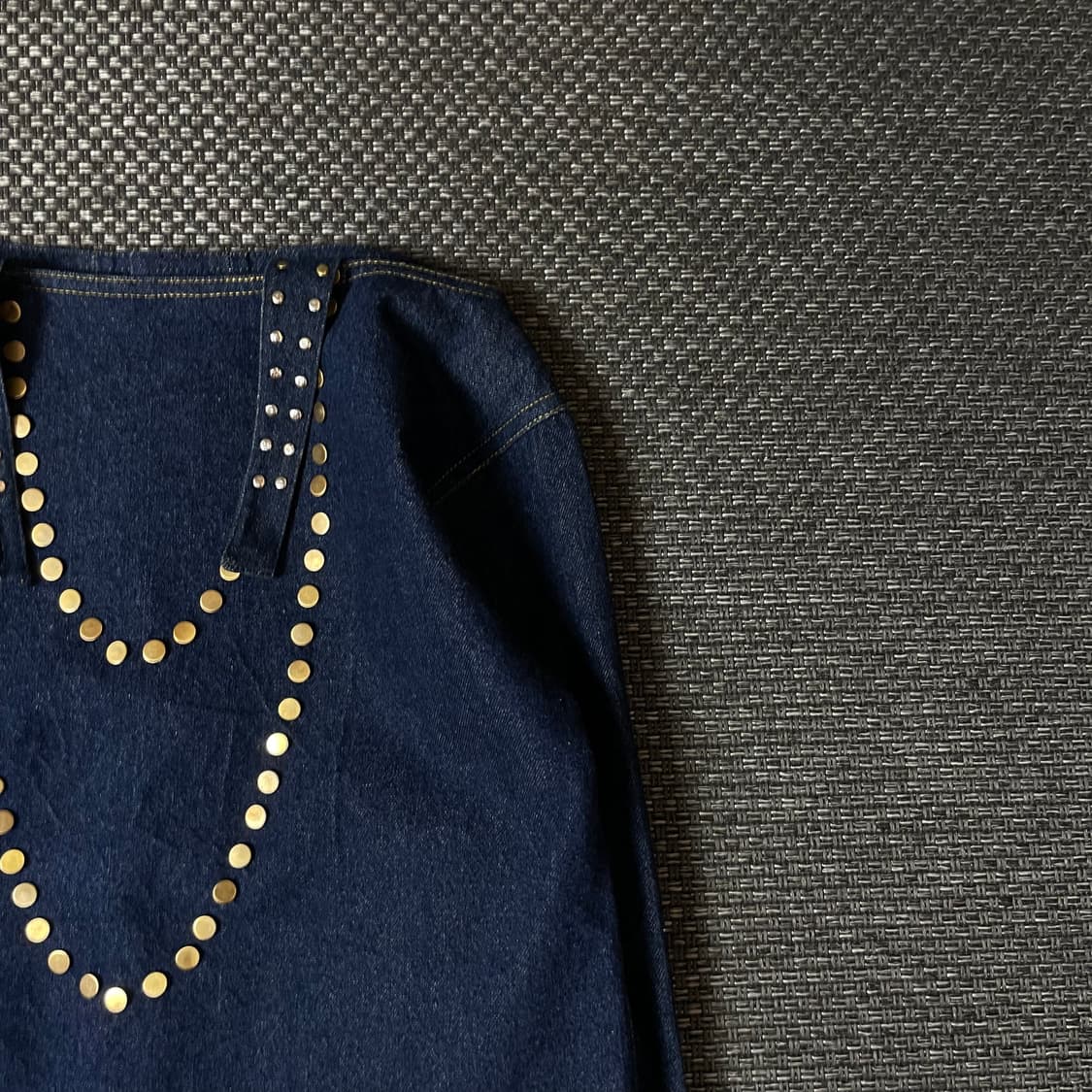 RENOMA 진청 스터드 큐빅 데님 오프숄더 상의 상품이미지3