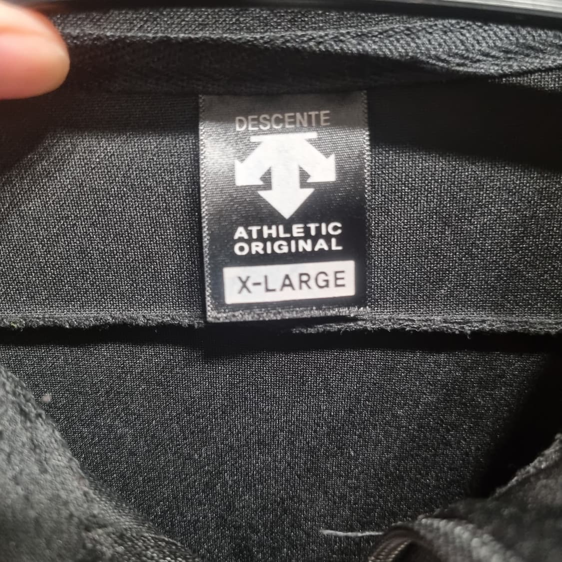 데상트 블랙 athletic 트랙 자켓 상품이미지3