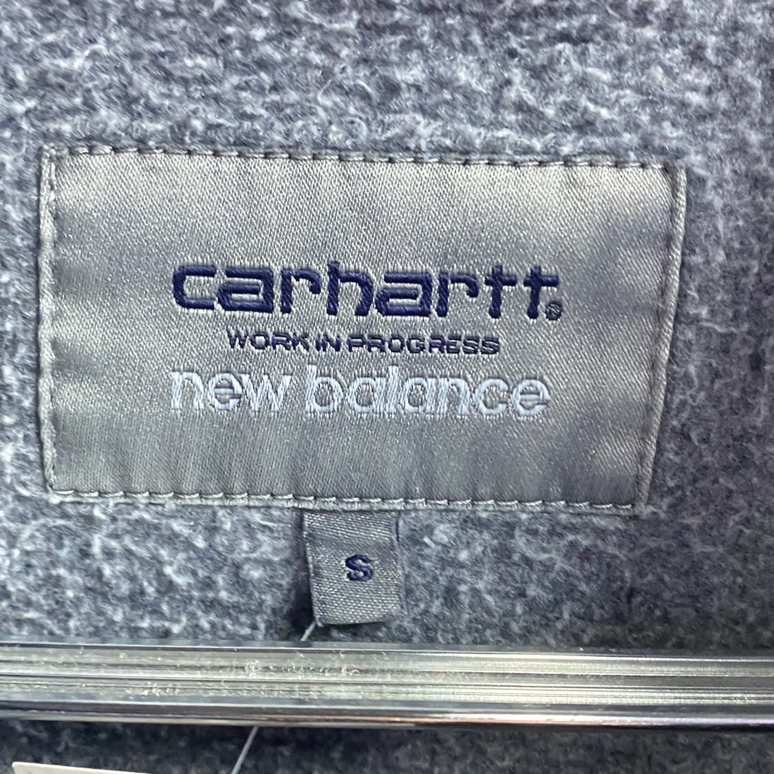 칼하트wip x 뉴발란스 빅로고 네이비 맨투맨B3203 상품이미지4