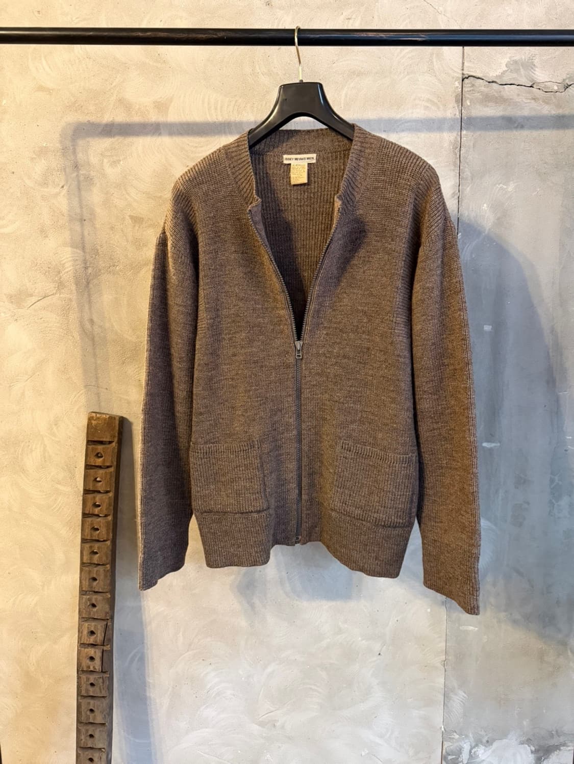 이세이미야케 니트짚업 남성100-105 상품이미지10