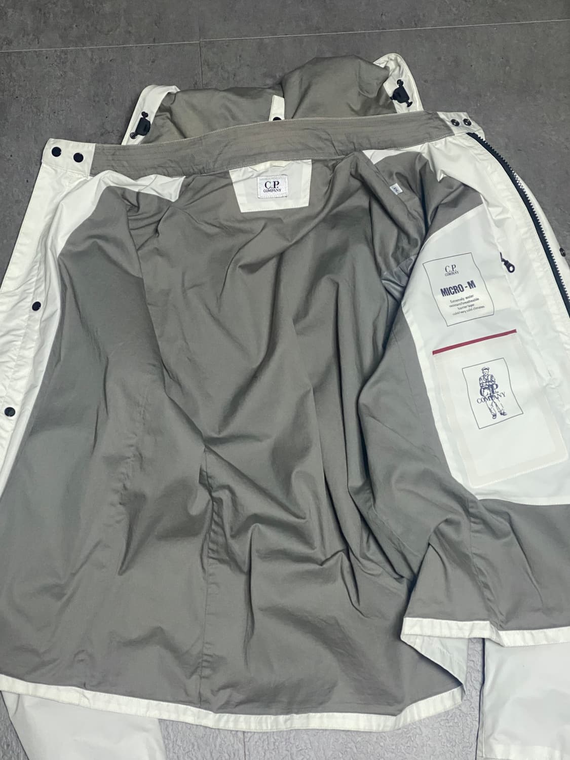 C.P. Company 화이트 폴리 고글 오버셔츠 상품이미지4