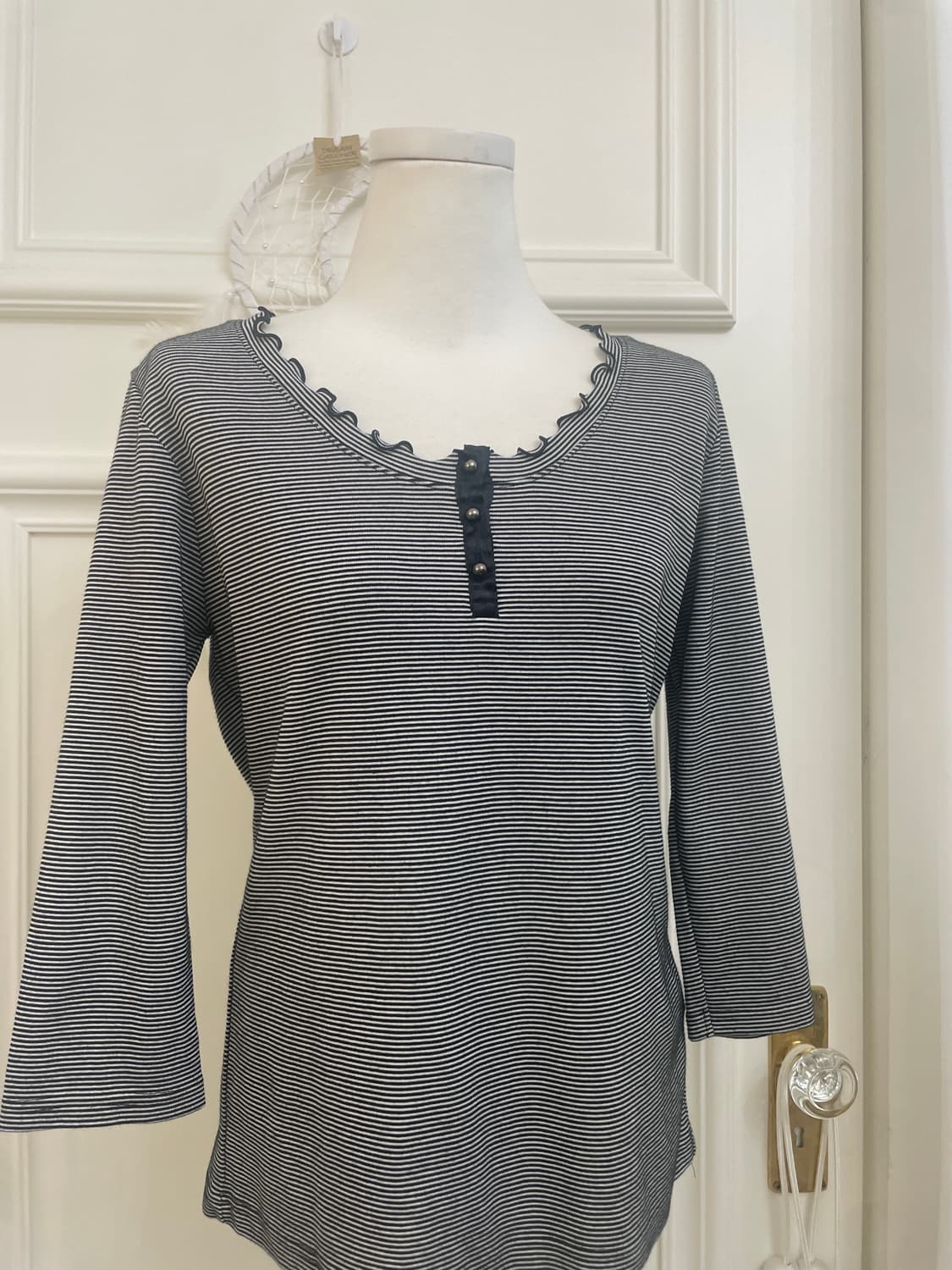 black stripe ruffle point basic top 상품이미지5
