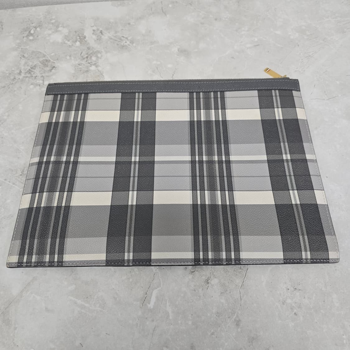 톰브라운 사선 체크 클러치 판매 상품이미지2