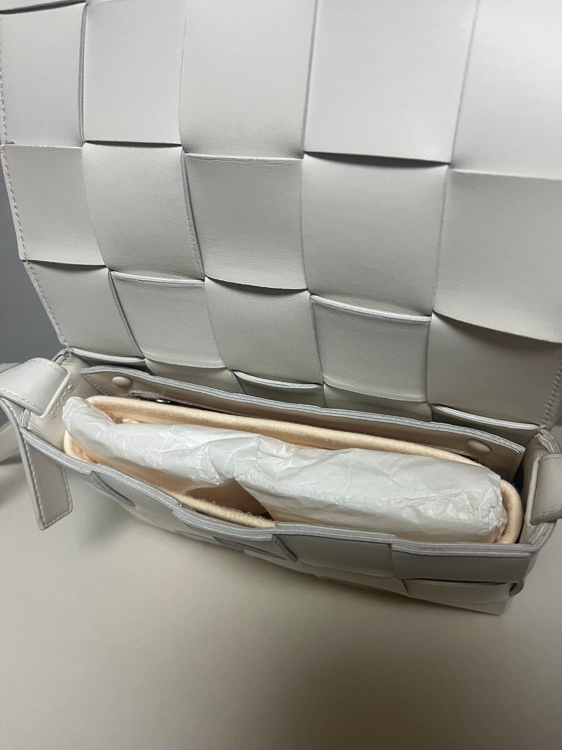 보테가베네타 카세트백 화이트 상품이미지3