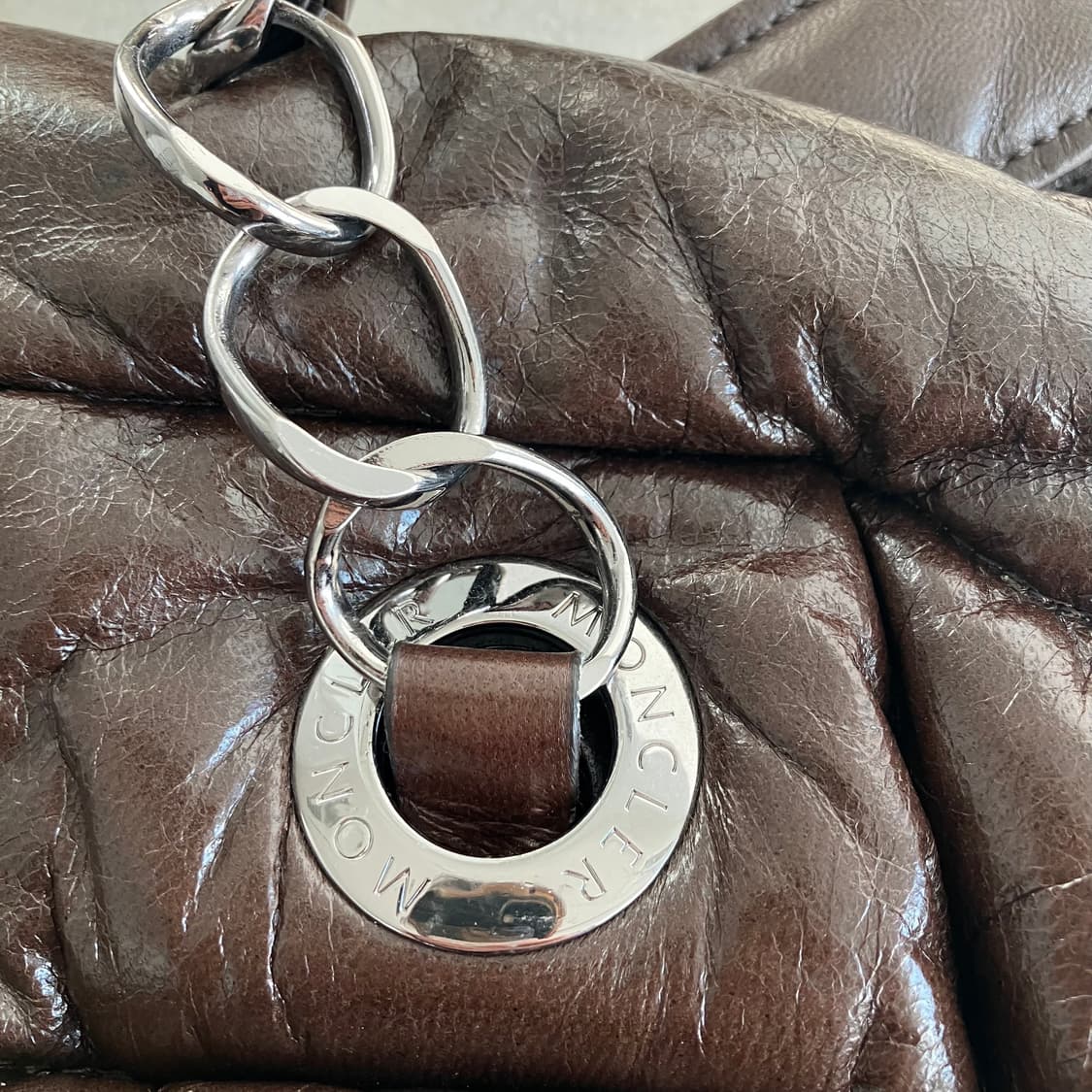 몽클레어 브라운 패디드 숄더백 상품이미지3