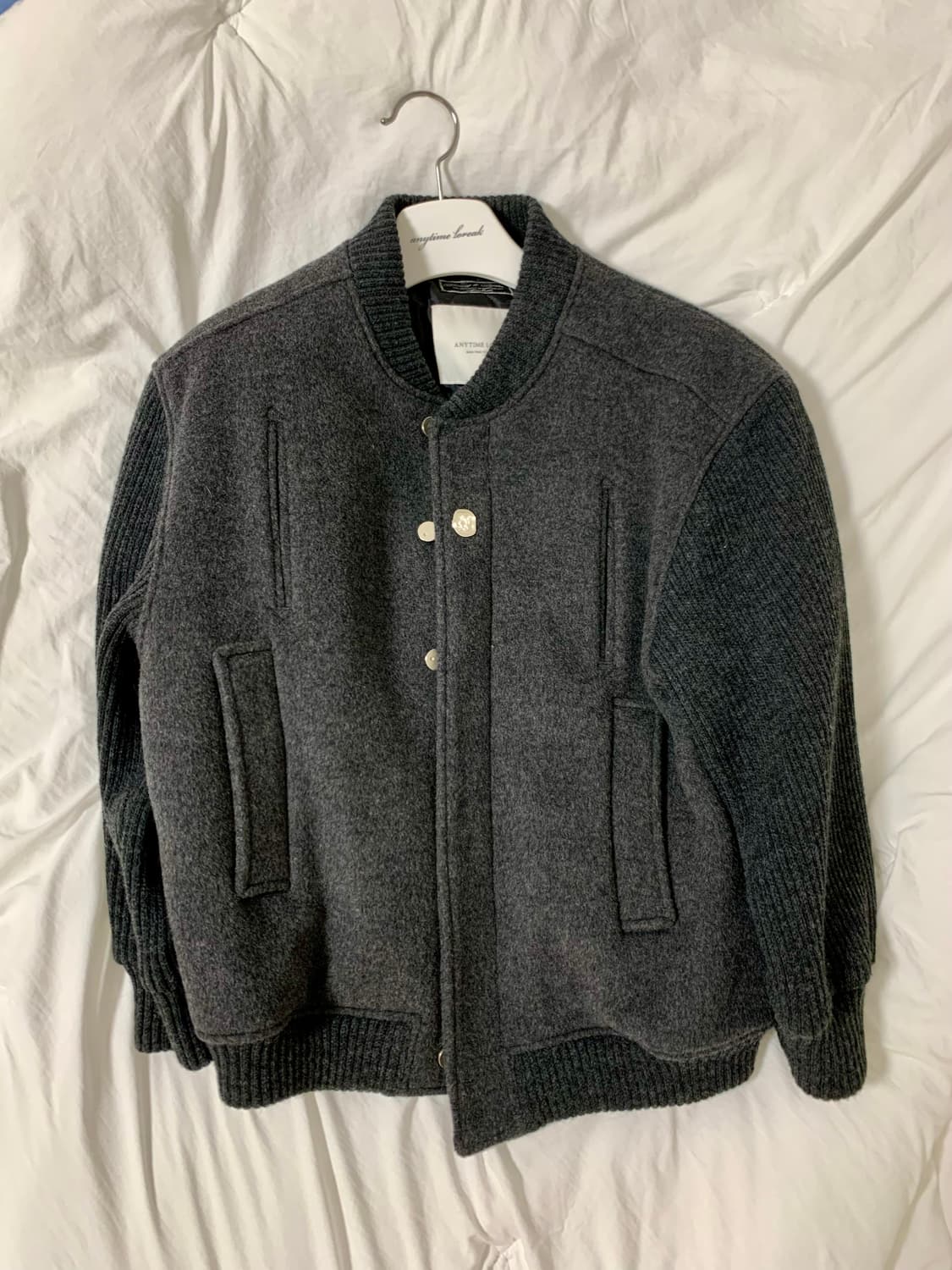 애니타임로릭 튤립 바시티 차콜 자켓 상품이미지1