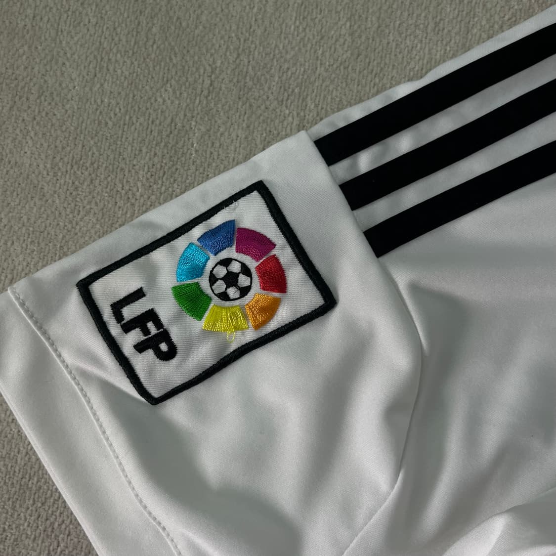 100 아디다스 레알마드리드 14-15 벤제마 마킹 홈 유니폼 상품이미지6