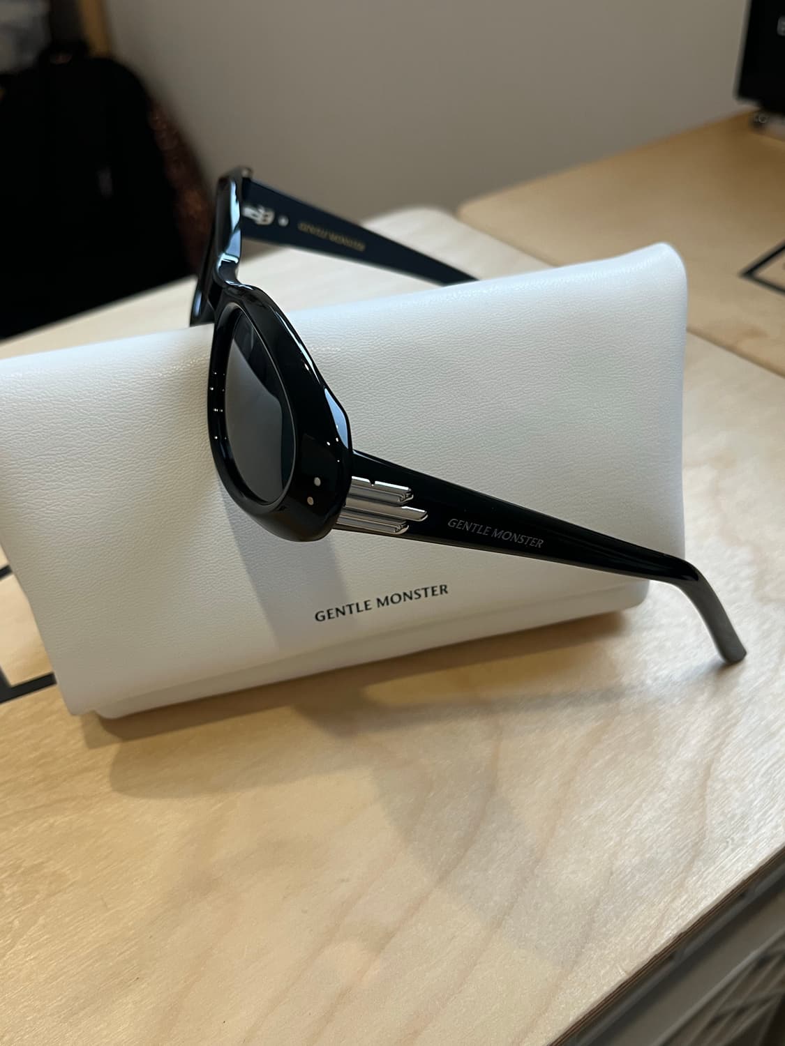 젠틀몬스터 블랑 블랙 상품이미지3