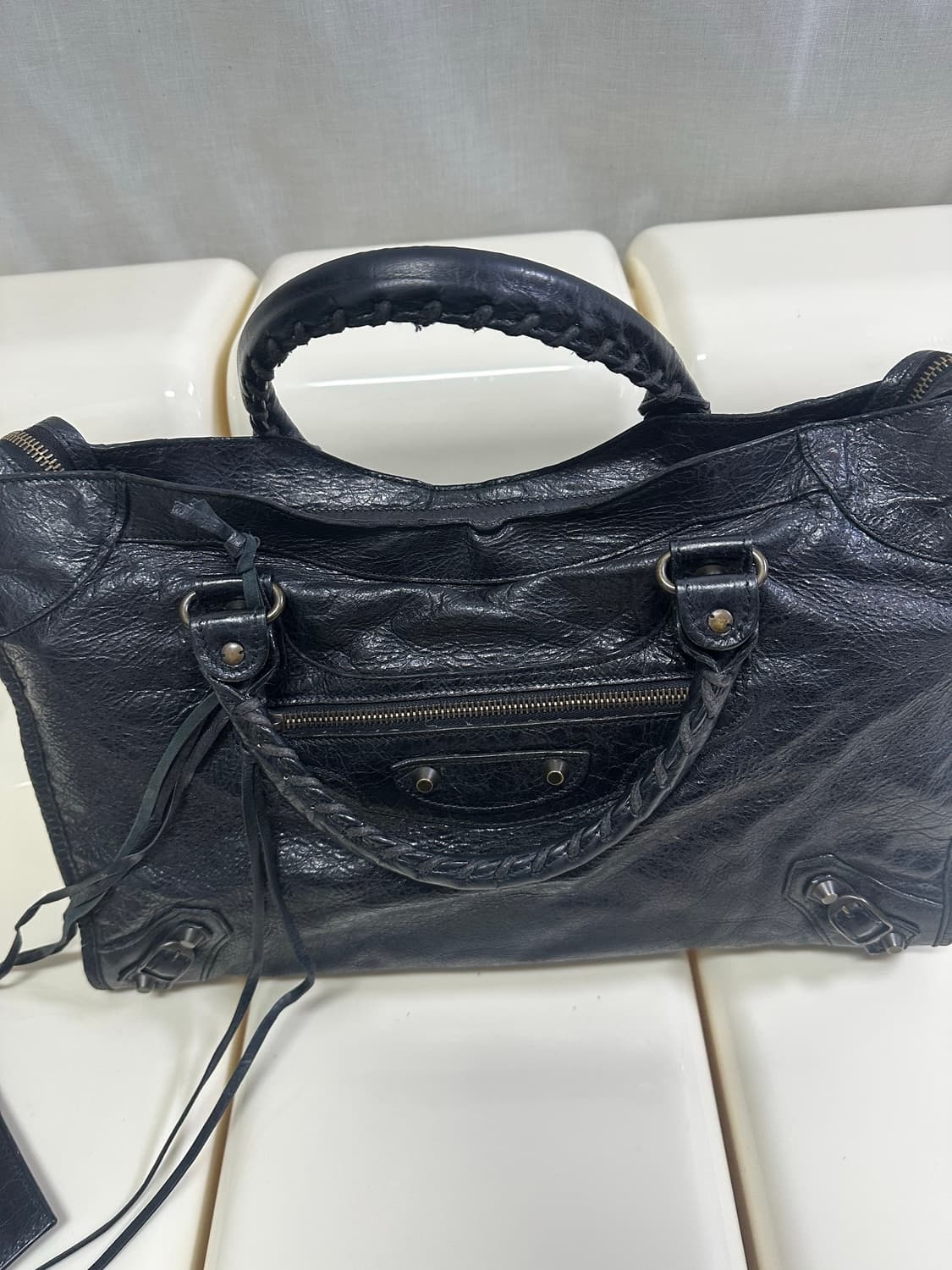 ❌거래중[A 정품] 발렌시아가 시티 모터백 미디움 블랙 상품이미지3