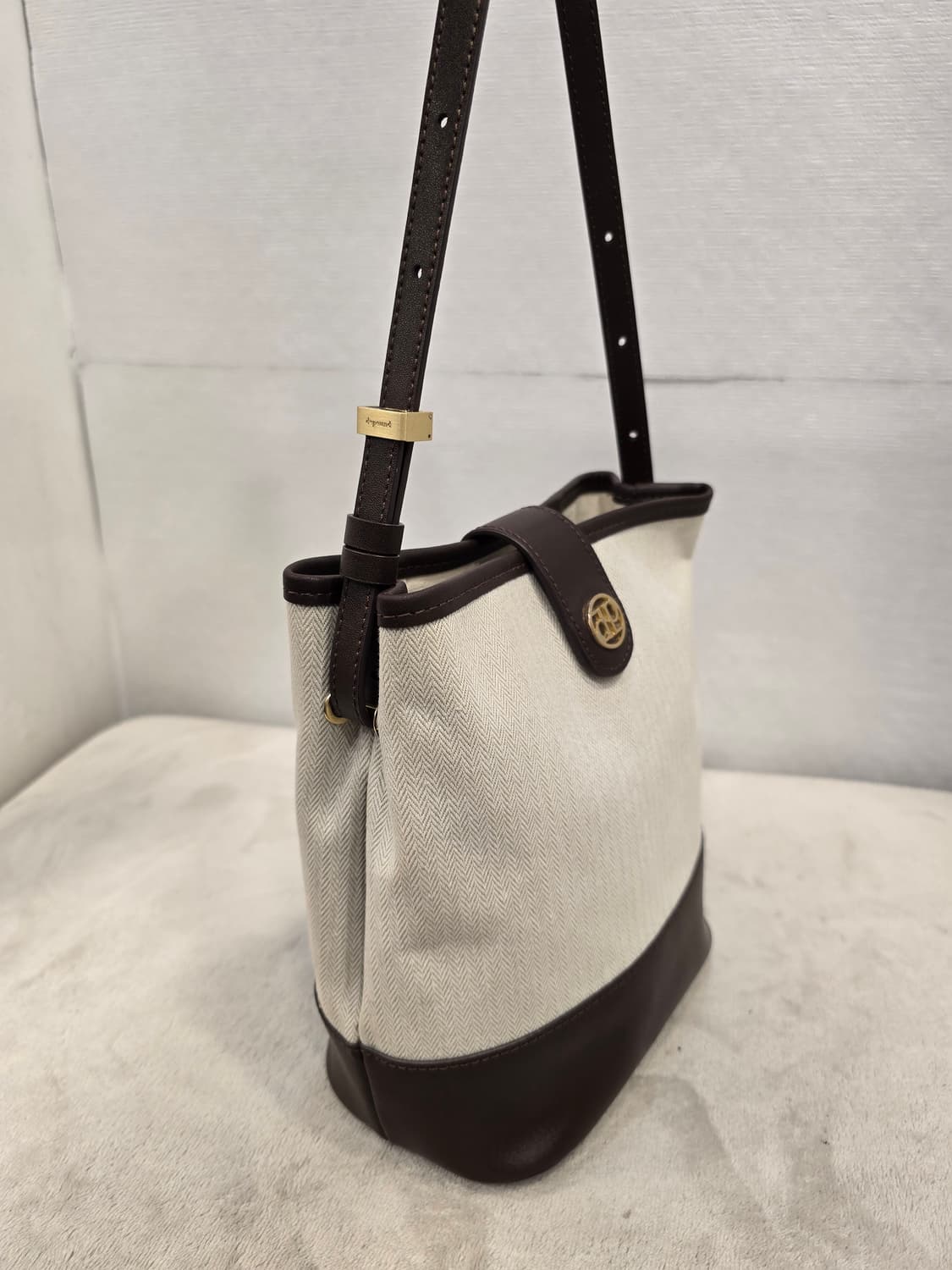 드파운드 타운백 아이보리 캔버스 숄더백 상품이미지3