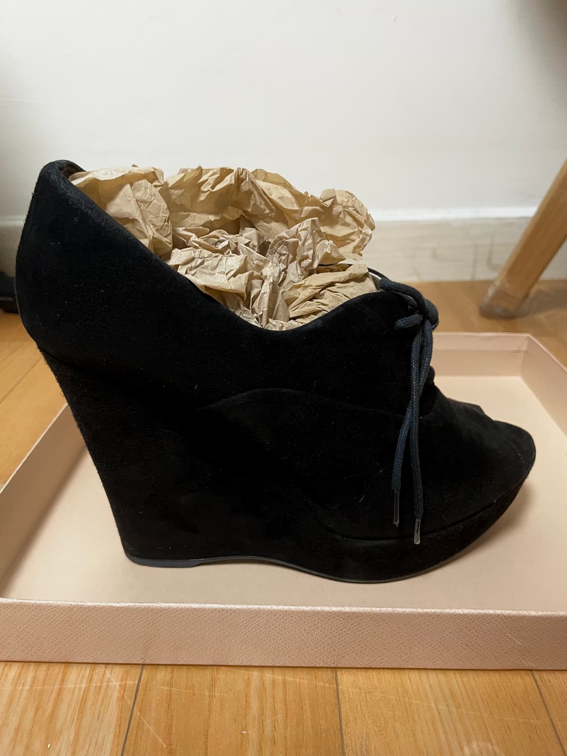 프라다(PRADA) 스웨이드 오픈토 웨지힐 – 38사이즈 상품이미지1