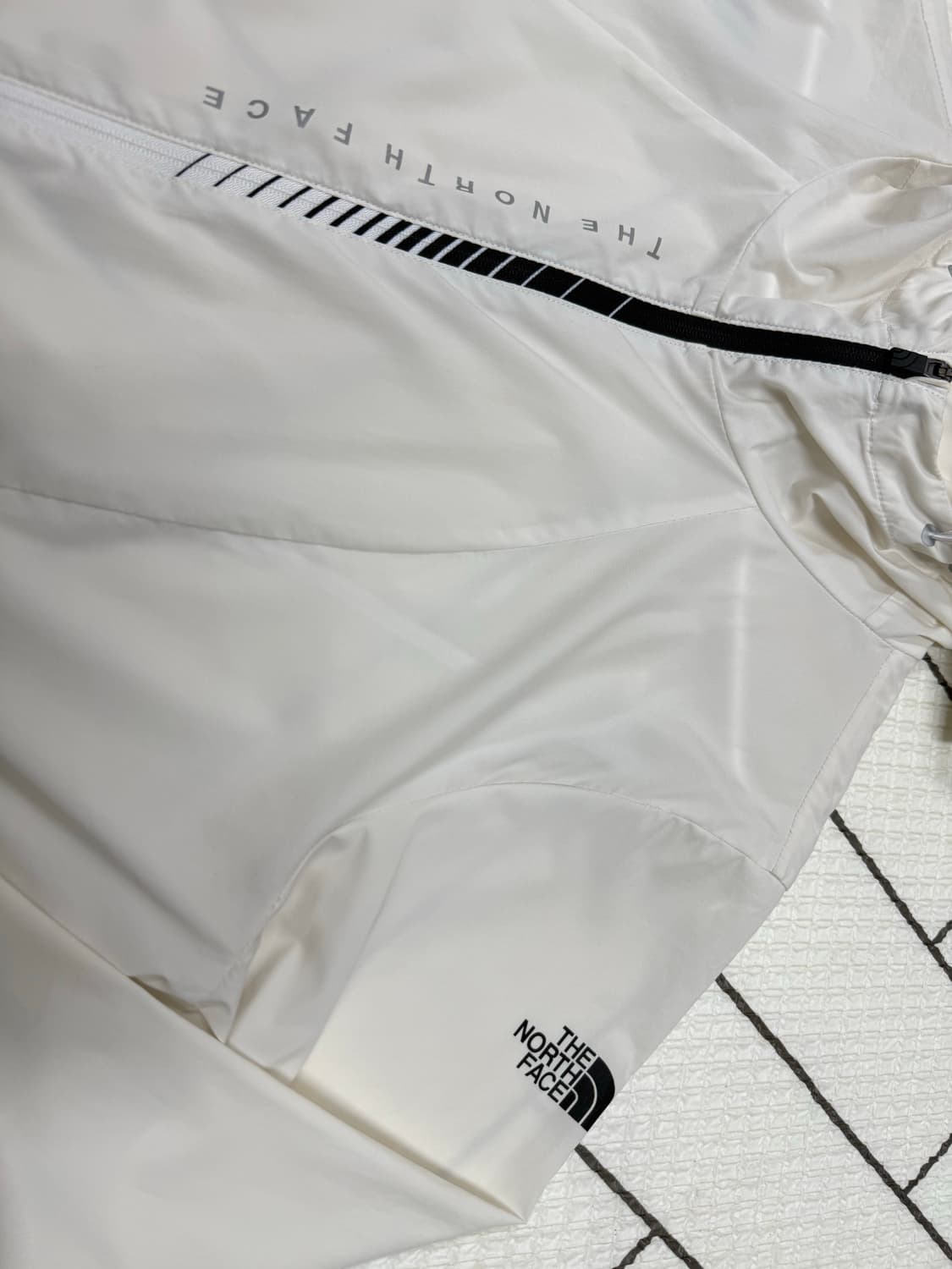 여성 90 M / 노스페이스 경량 바람막이  상품이미지3