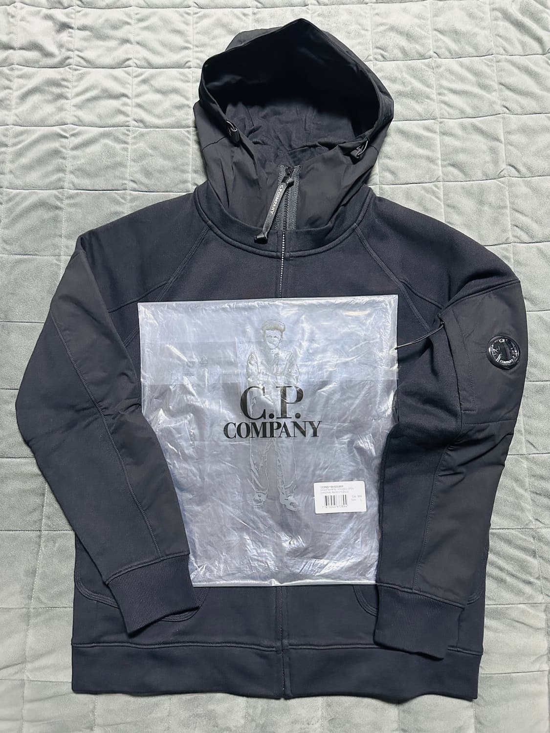 [L] CP컴퍼니 디아고날 렌즈 쉘 코튼 후드 집업 블랙 상품이미지1