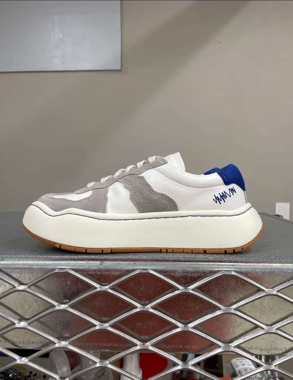 아더에러 운동화 로그 바우스 오프 화이트 230 (gr-3952) 상품이미지1