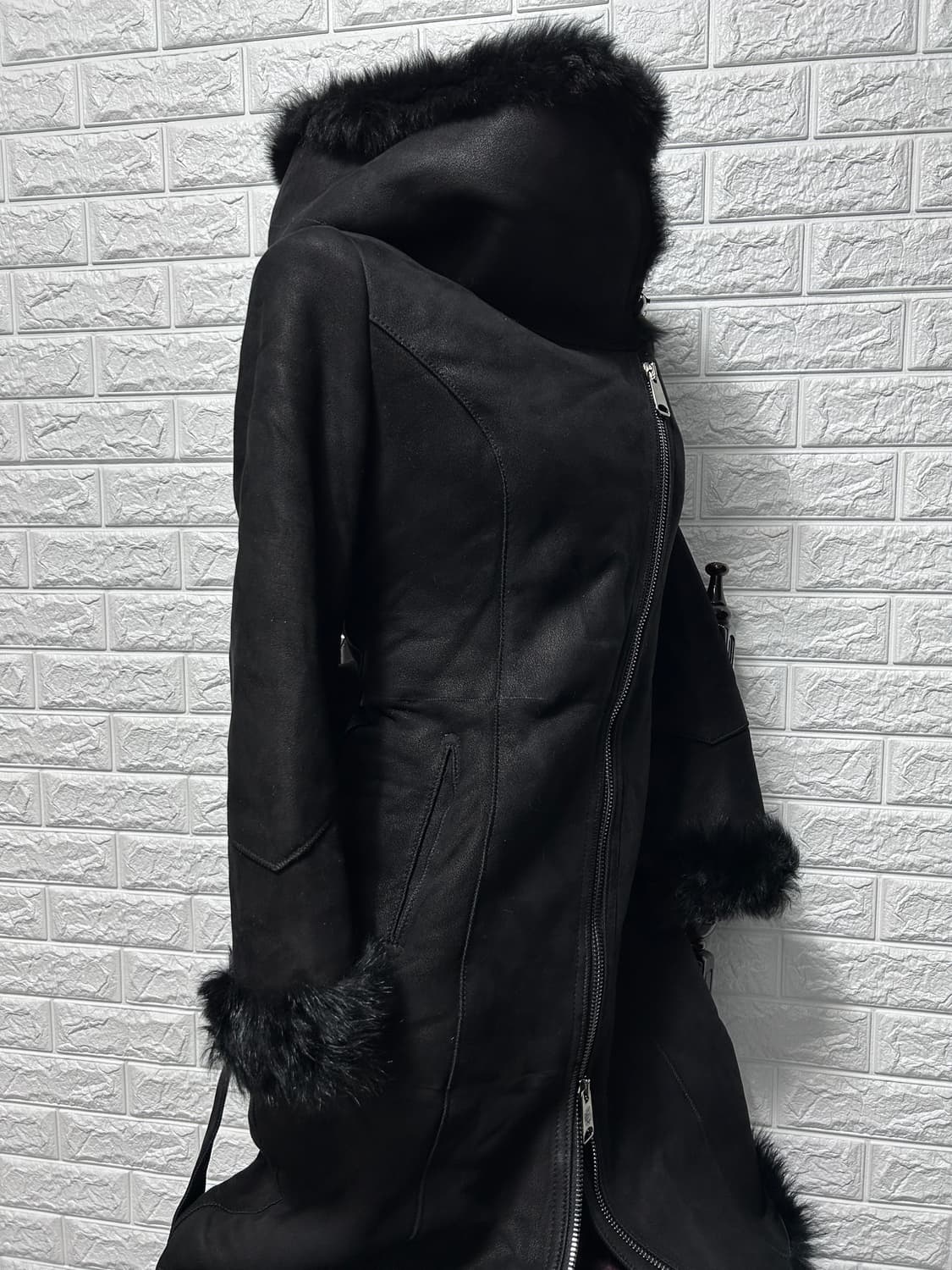 비대칭 시어링 후디 레더 롱 코트 상품이미지4