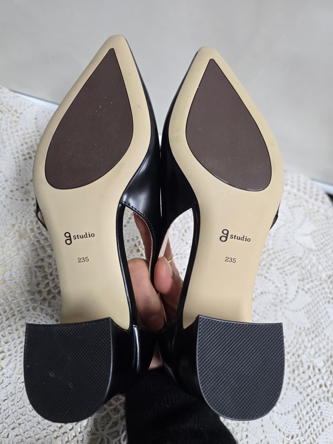 새상품)지스튜디오 사이드 오픈 리본 펌프스 235 상품이미지5