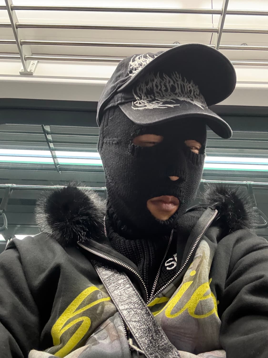 더블렛 19AW 바라클라바 터들렛 오버핏 니트  ‘SUPRISE’ 상품이미지1